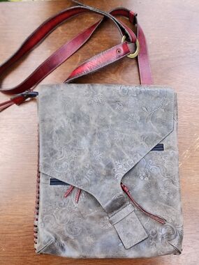 Chala Gray Embossed Floral Tooled Leather Multi Zip Crossbody Bag Organizer